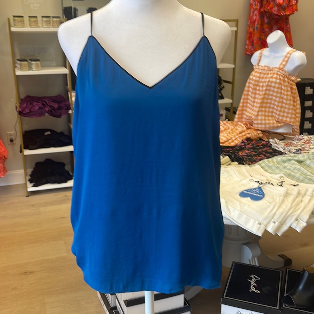 💗💗 Strappy top!